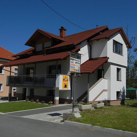 Rooms & Apartment Mira G. Postojna Eksteriør billede