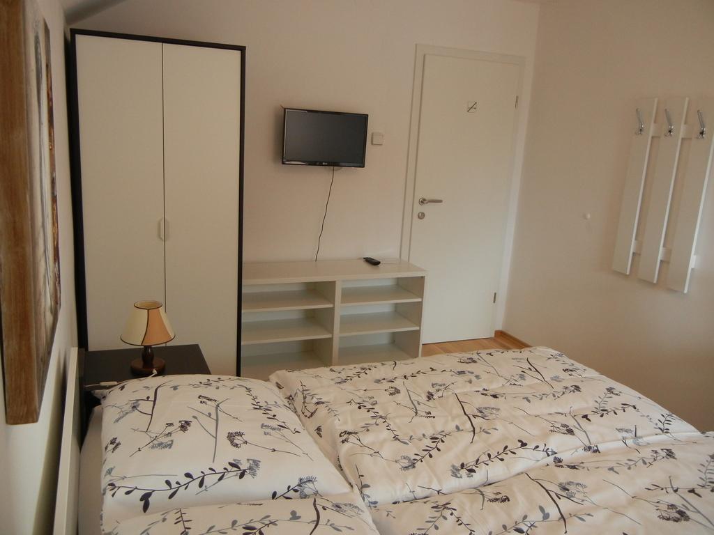 Rooms & Apartment Mira G. Postojna Eksteriør billede