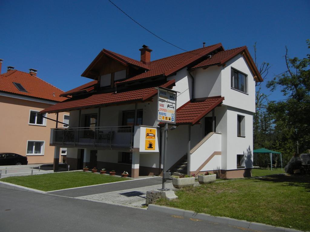 Rooms & Apartment Mira G. Postojna Eksteriør billede