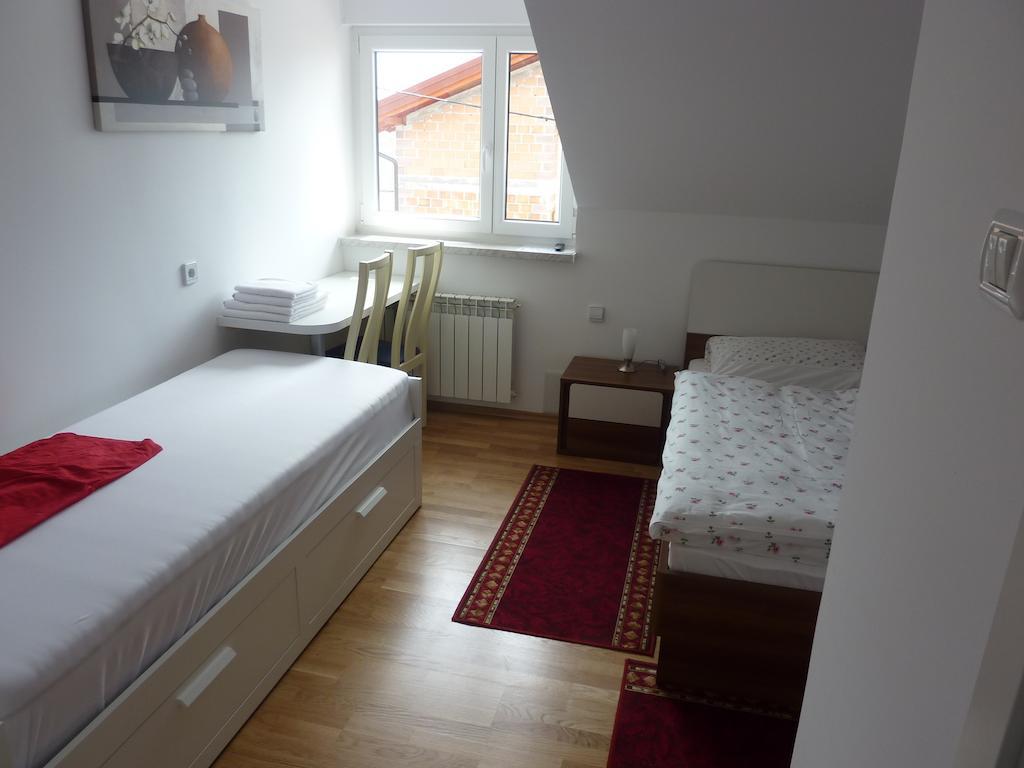 Rooms & Apartment Mira G. Postojna Eksteriør billede