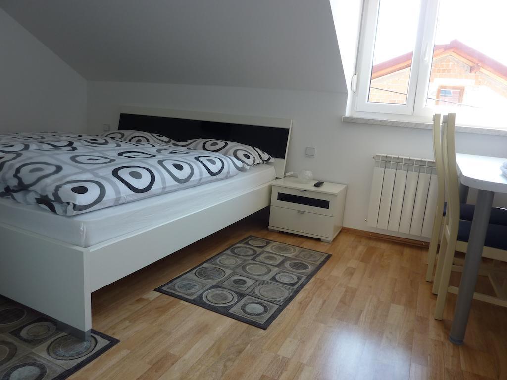 Rooms & Apartment Mira G. Postojna Værelse billede