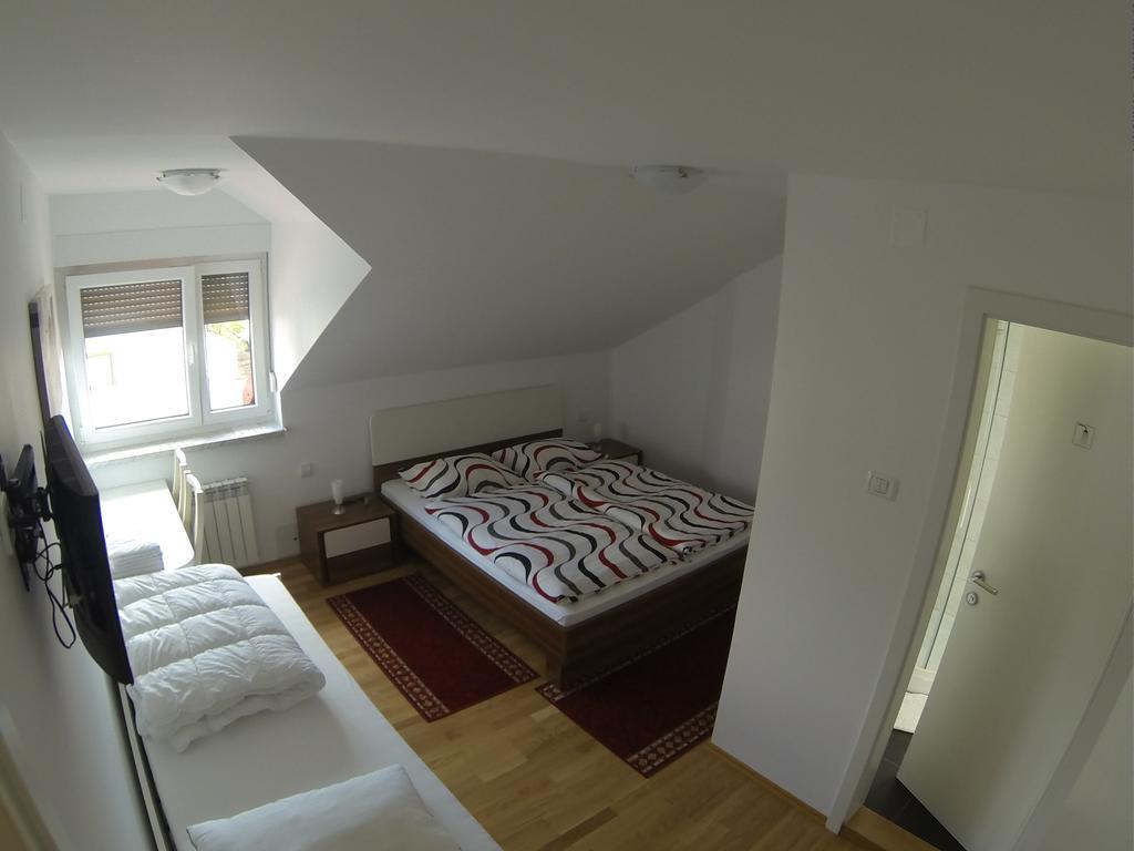 Rooms & Apartment Mira G. Postojna Eksteriør billede